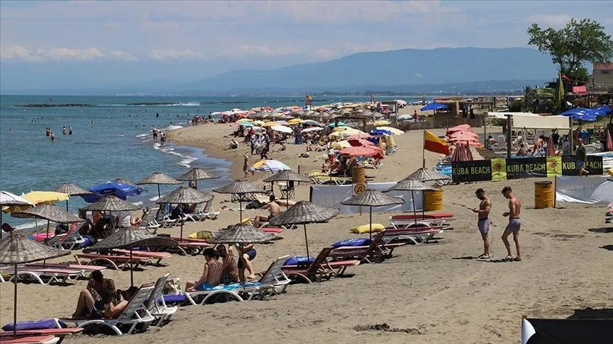 Karasu Plajı'nda Alkol Denetimi Tartışma Yarattı
