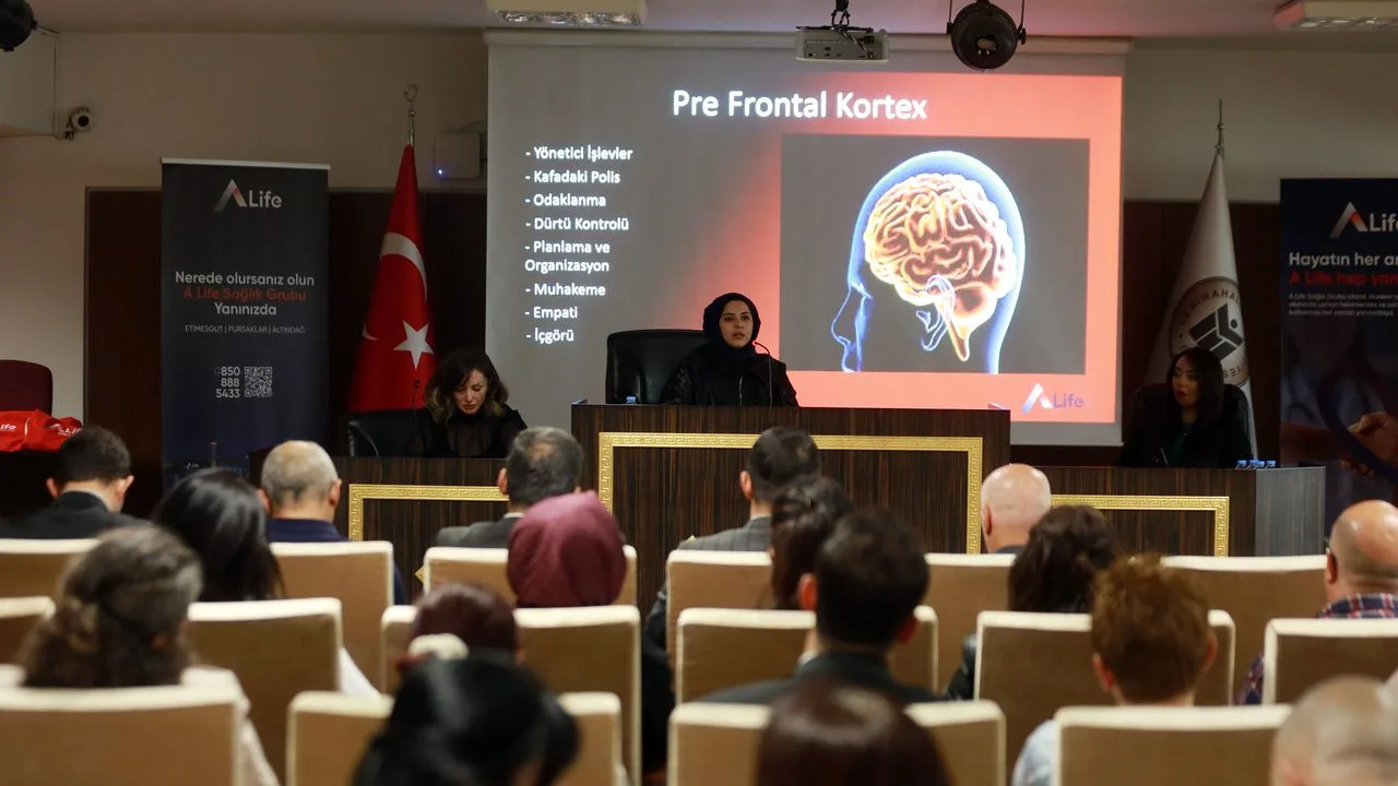 Yenimahalle'de Erken Ergenlik ve Bağımlılık Üzerine Seminer Düzenlendi