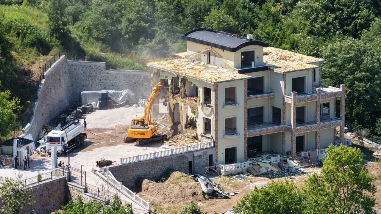 Başiskele'de Kaçak Yapılar Yıkıldı, Doğal Doku Korundu