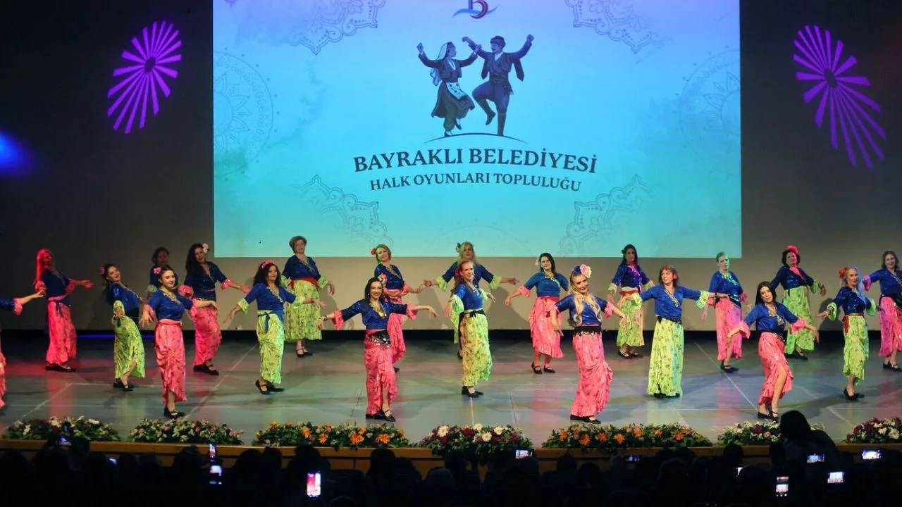 Bayraklı'da BASAMAK Kursiyerlerinin Yıl Sonu Etkinliği Coşkuyla Gerçekleşti