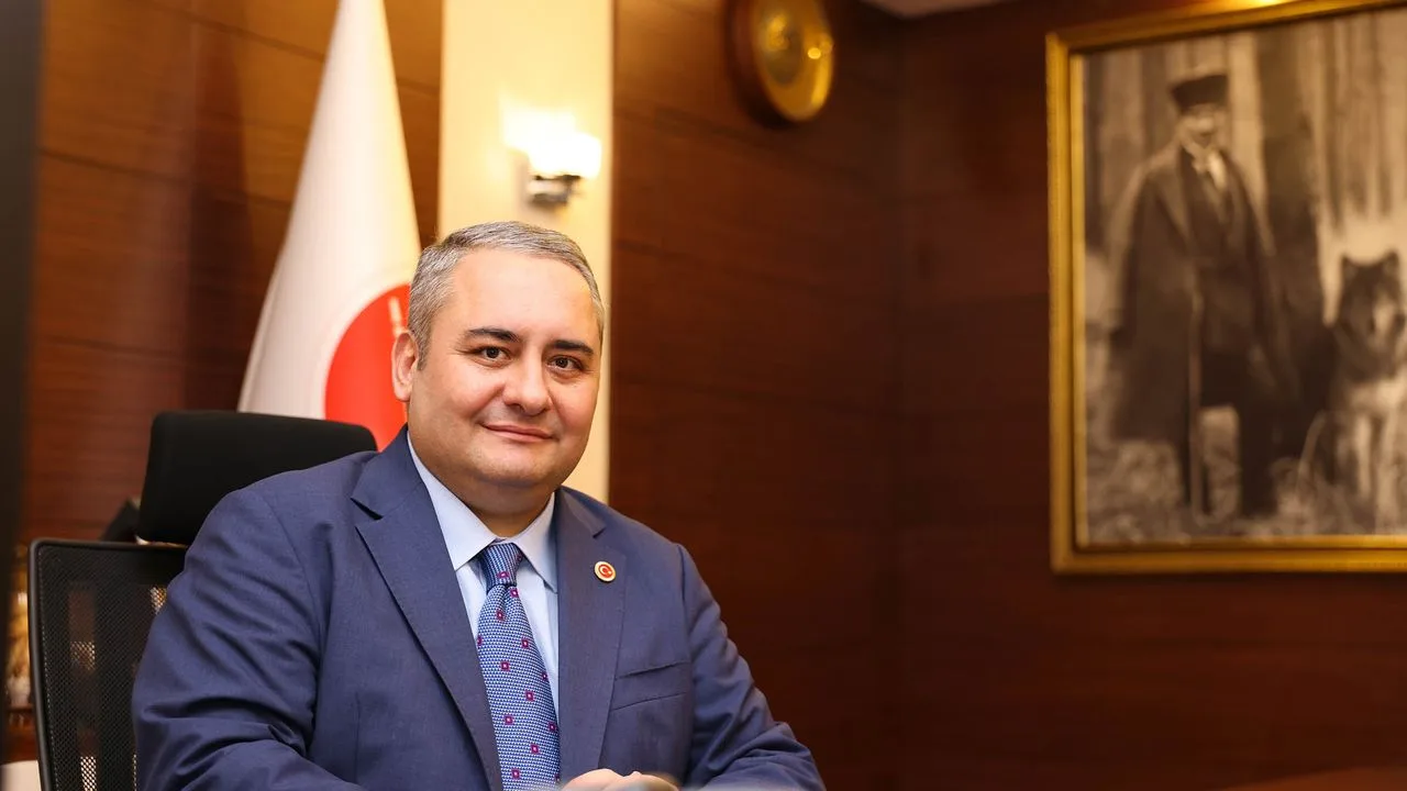 Keçiören'de Aşure İkramı: Başkan Özarslan'dan Vatandaşlara Davet