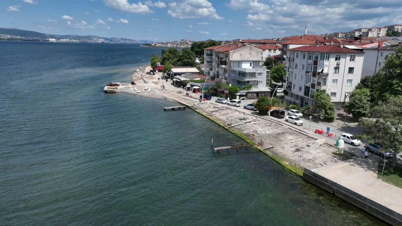 Gölcük Değirmendere Sahili Yeniden Hayat Buluyor