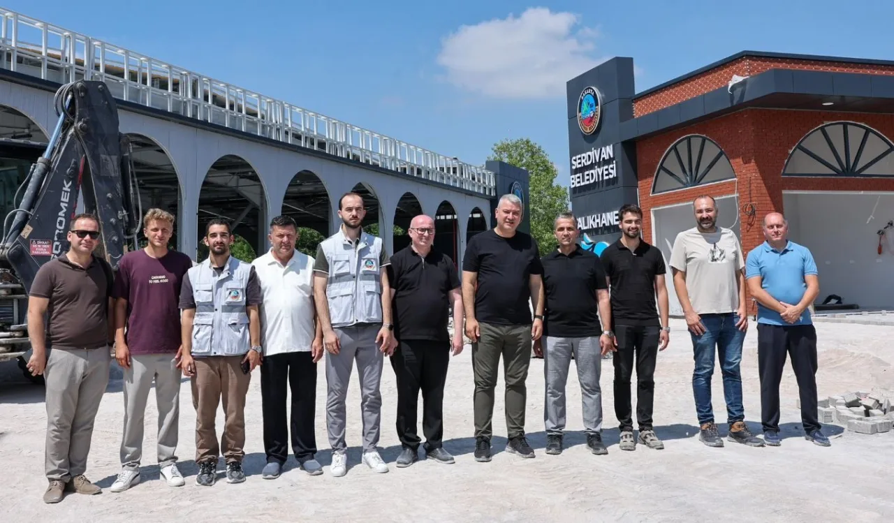 Serdivan'da Proje Atağı: Yeni Pazar Yeri ve Spor Salonları Geliyor!
